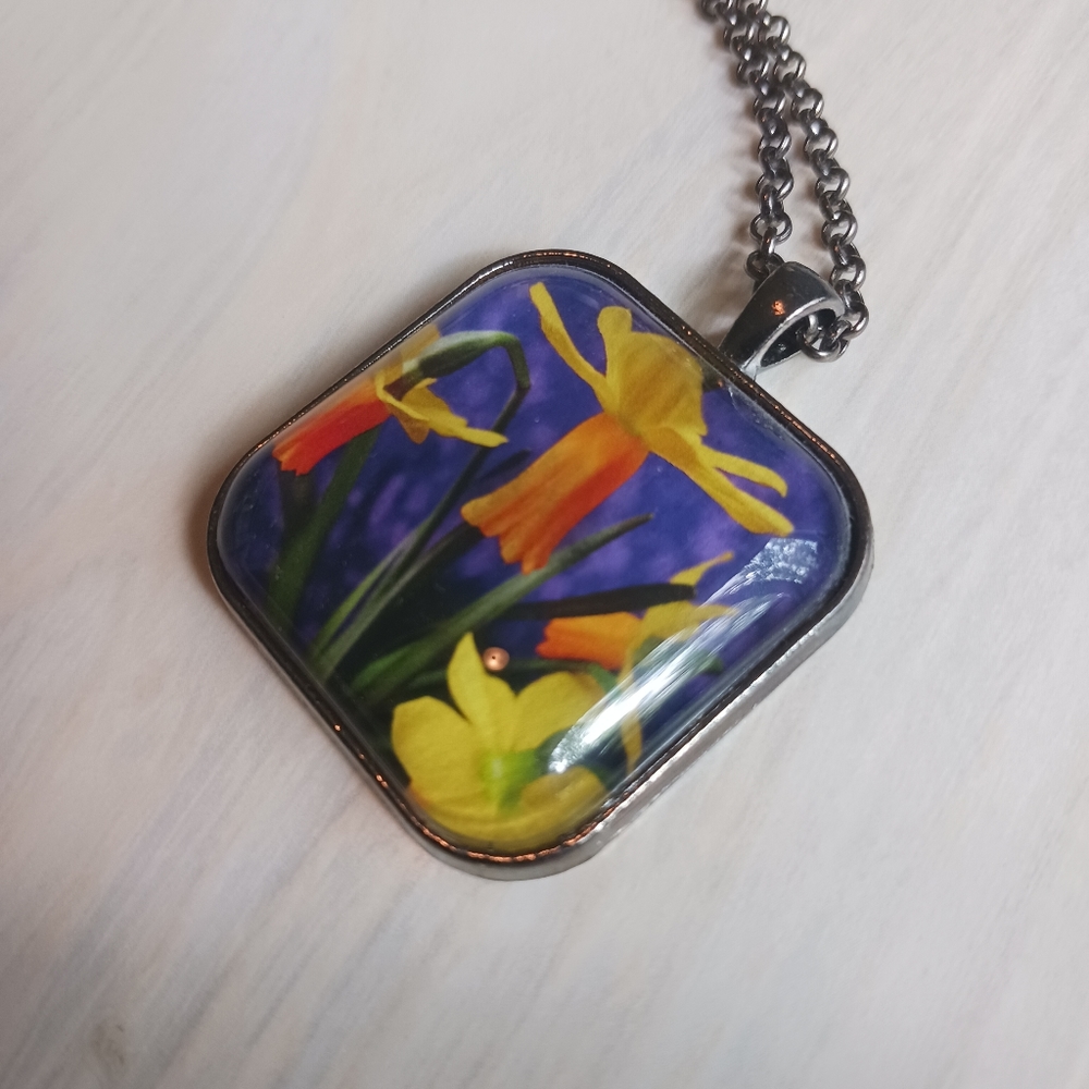 Ten Pendant Trays and Cabachons - Picture 5 of 6